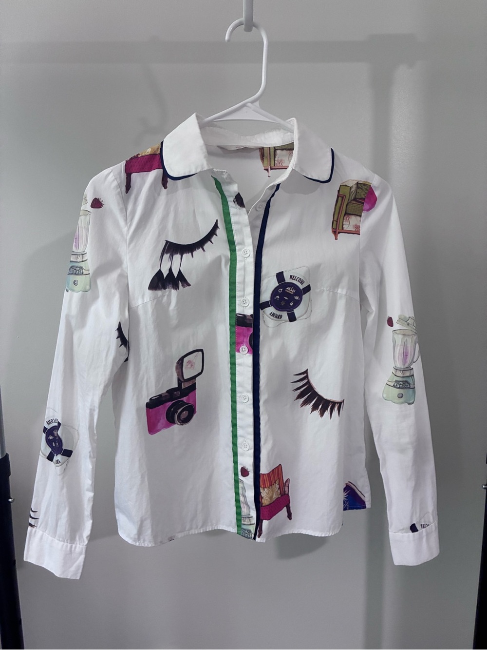 Women’s White Printed Button-Down Shirt with Multicolor Trim artistique shirt